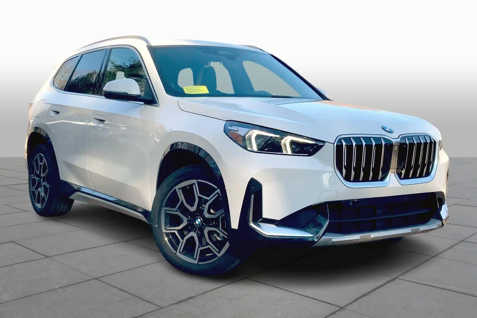 Used 2026 Alpine White BMW xDrive28i image 2