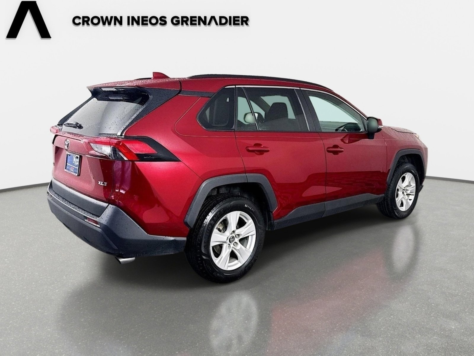 Used 2021 Ruby Flare Pearl Toyota XLE image 5