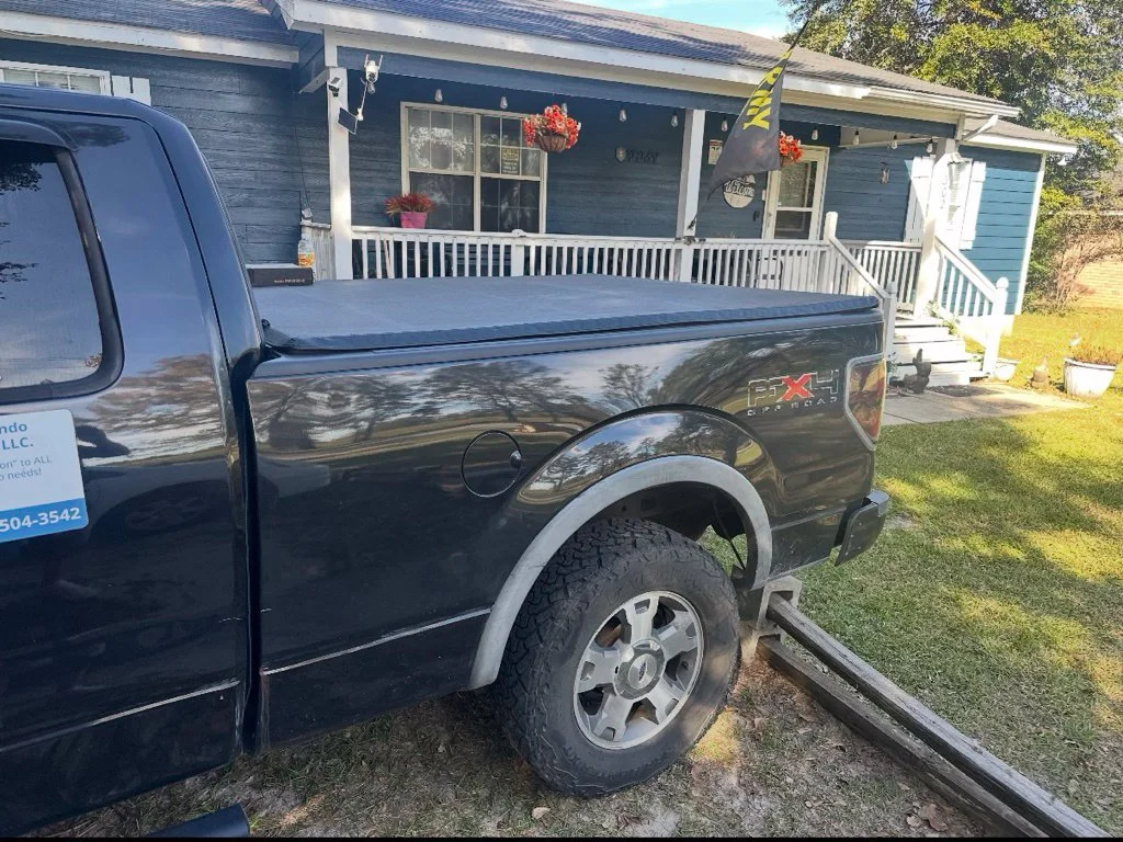 Used 2010 Black Ford XL image 4