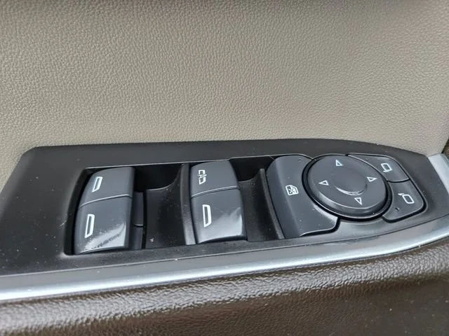Used 2025 Summit White Chevrolet LT image 37