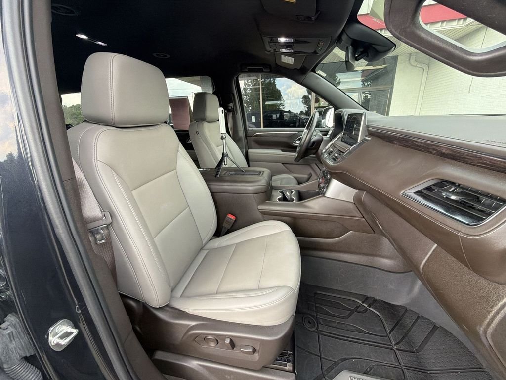 Used 2024 Gray Chevrolet Z71 image 26