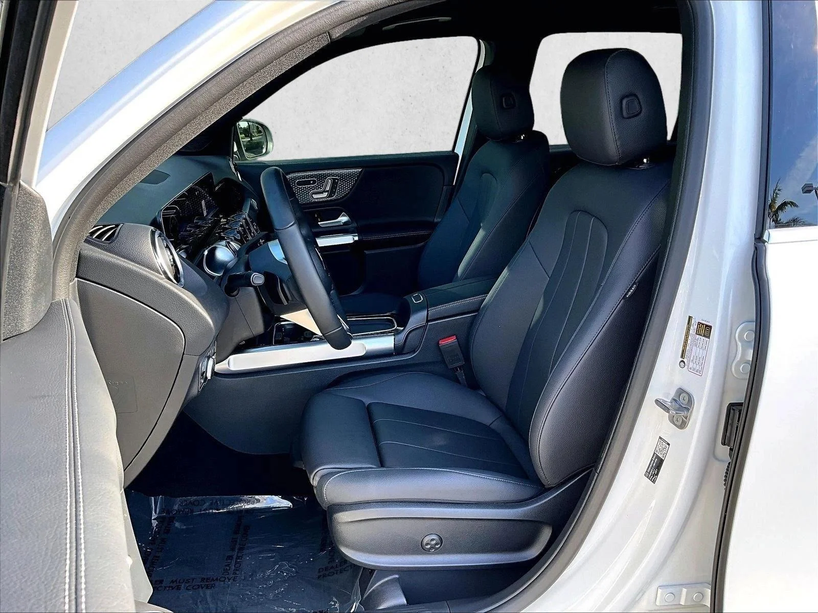 Used 2026 Polar White Mercedes-Benz GLB 250 image 27