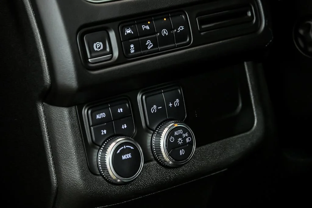 2022 GMC Yukon XL AT4 - Photo 18