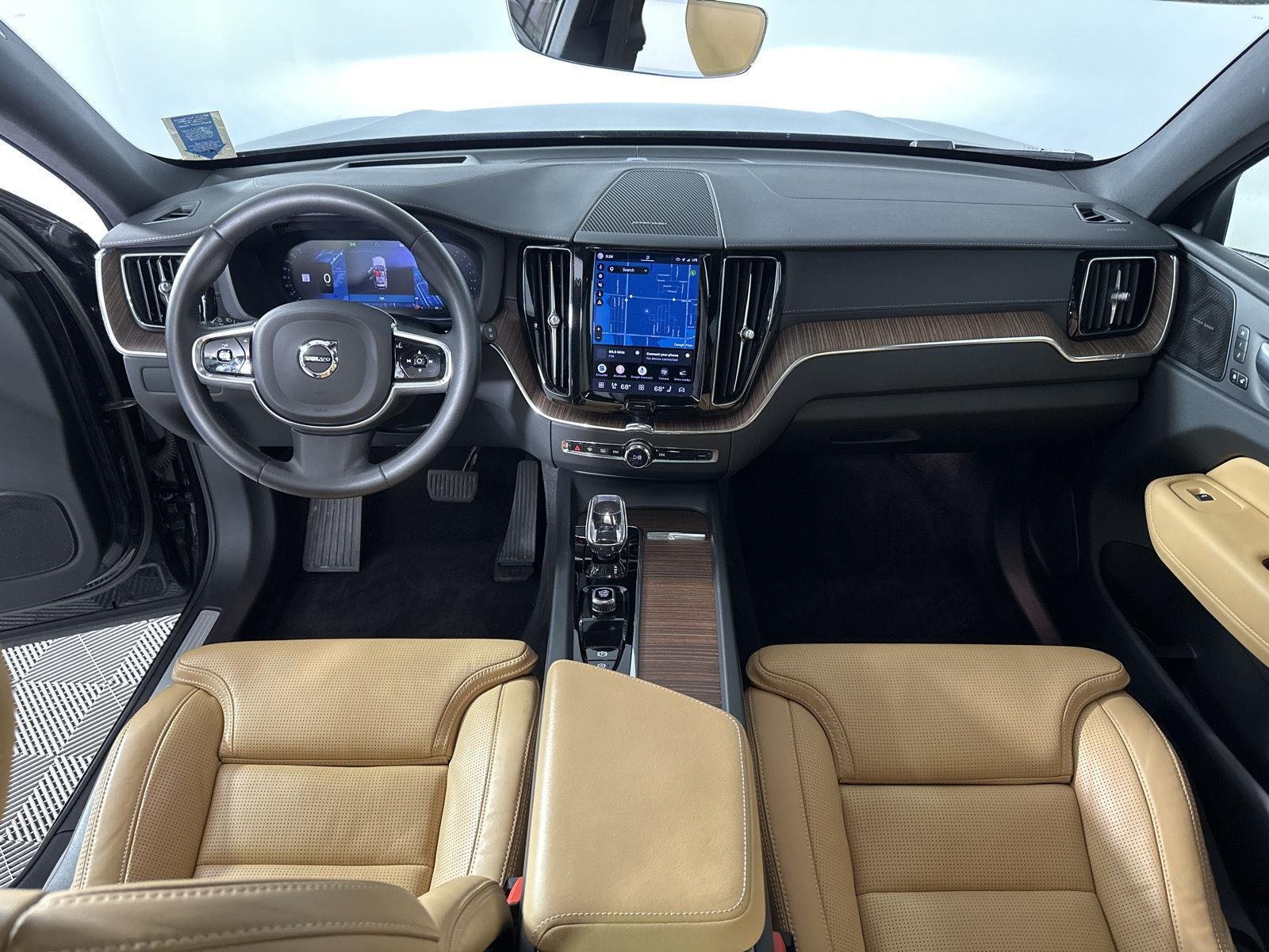 Used 2023 Onyx Black Metallic Volvo Ultimate Dark Theme image 22