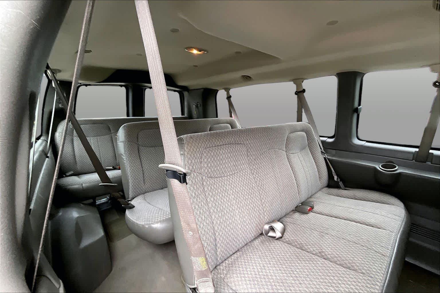 Used 2007 Summit White Chevrolet  image 17