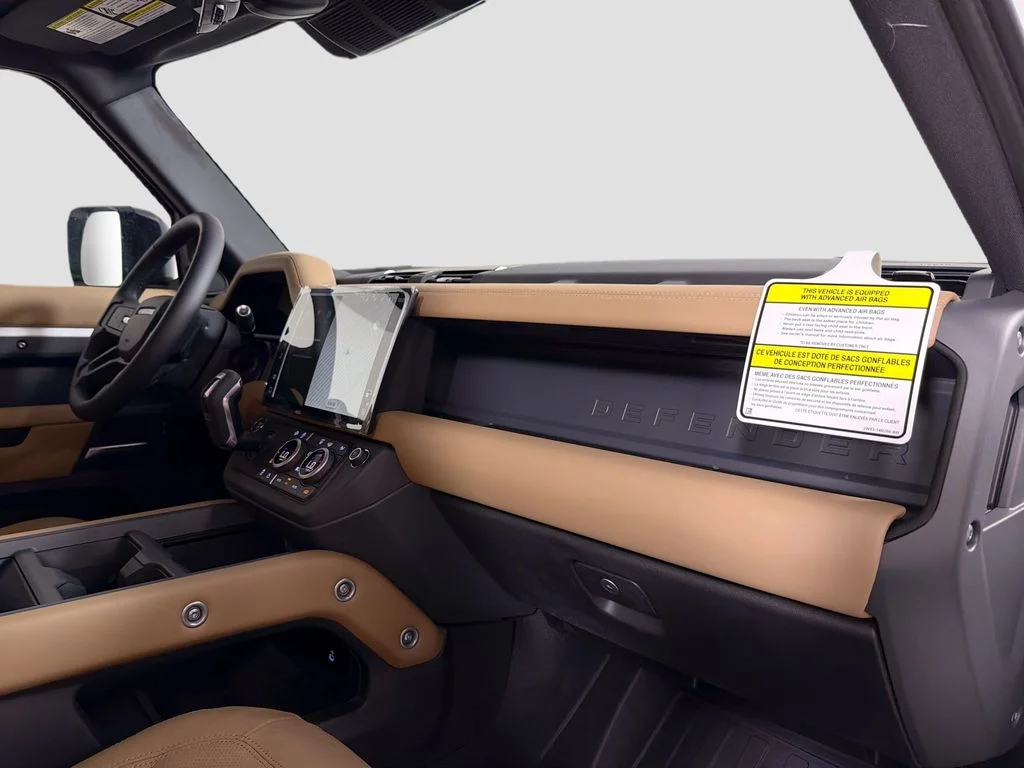 New 2026 Fuji White Land Rover X-Dynamic SE image 31