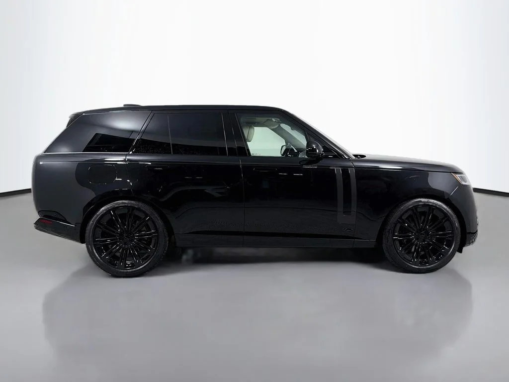 New 2026 Santorini Black Land Rover SE image 4