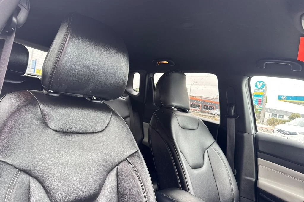 Used 2025 Silver Jeep Limited image 21