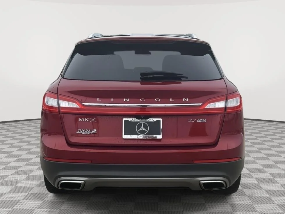 Used 2016 Ruby Red Metallic Tinted Clearcoat Lincoln Reserve image 5