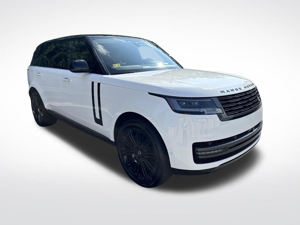 Used 2024 White Land Rover SE image 3