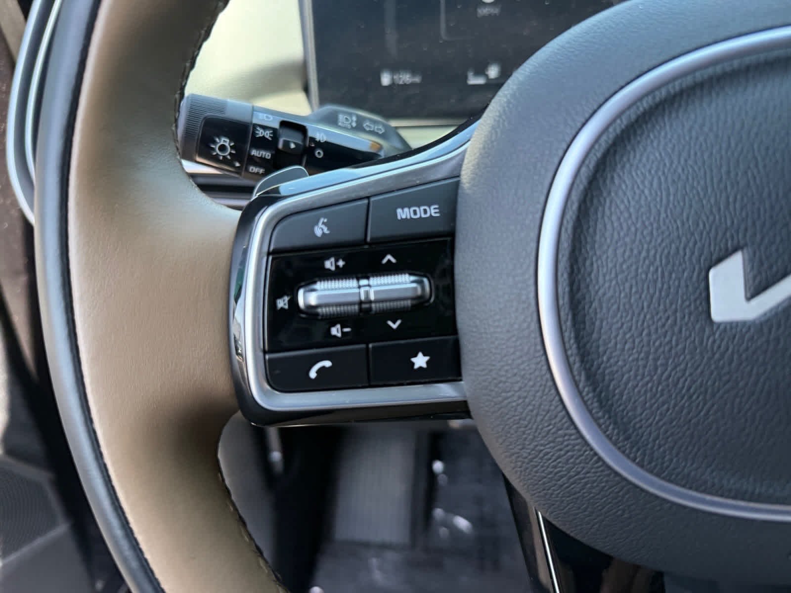 Used 2025 Panthera Metal Kia X-Line SX Prestige image 24