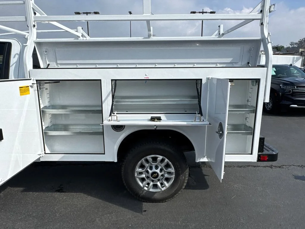 New 2026 Summit White Chevrolet WT image 7