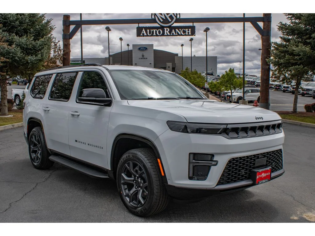 New 2026 Bright White Clear-Coat Exterior Paint Jeep Limited Altitude image 2
