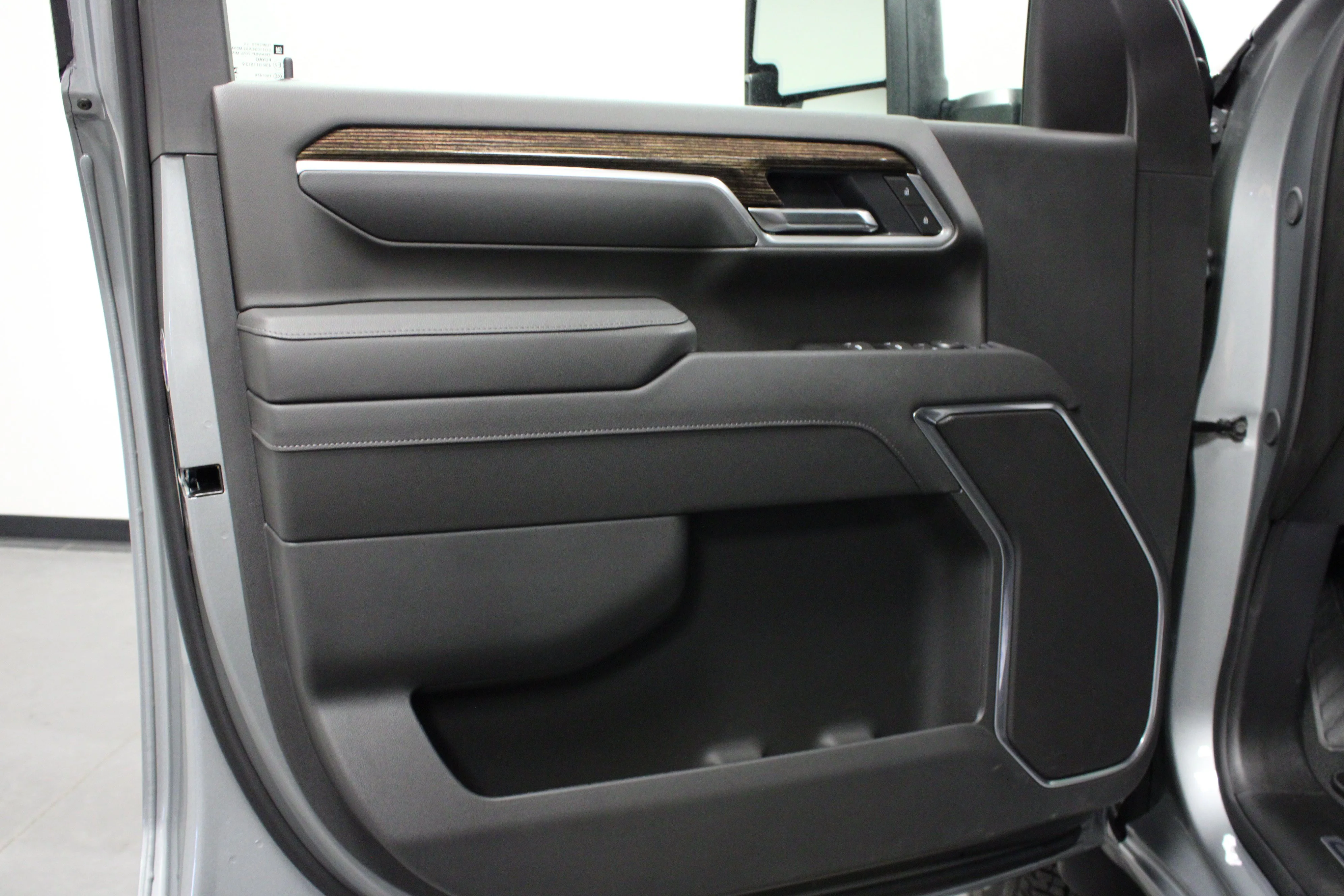 New 2026 Sterling Metallic GMC SLE DRW image 11