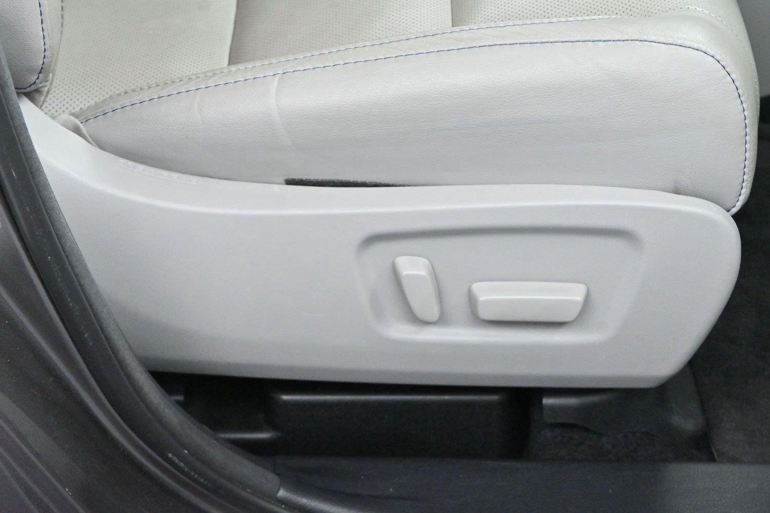 Used 2017 Predawn Gray Mica Toyota Limited image 34