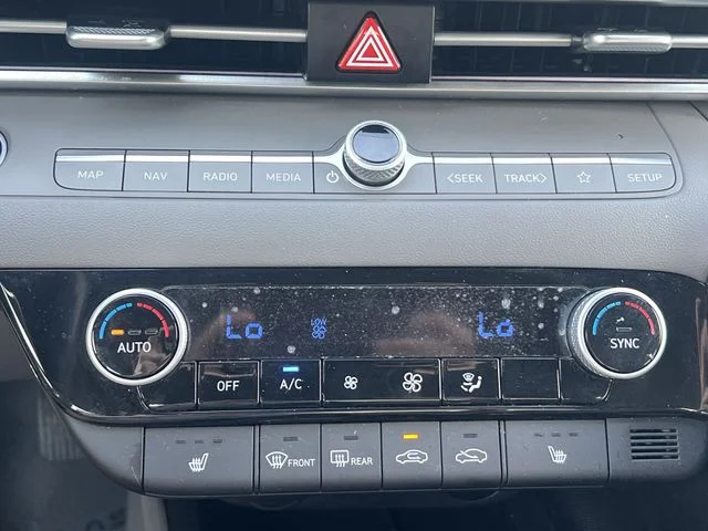 Used 2025 Silver Hyundai SEL Convenience image 23
