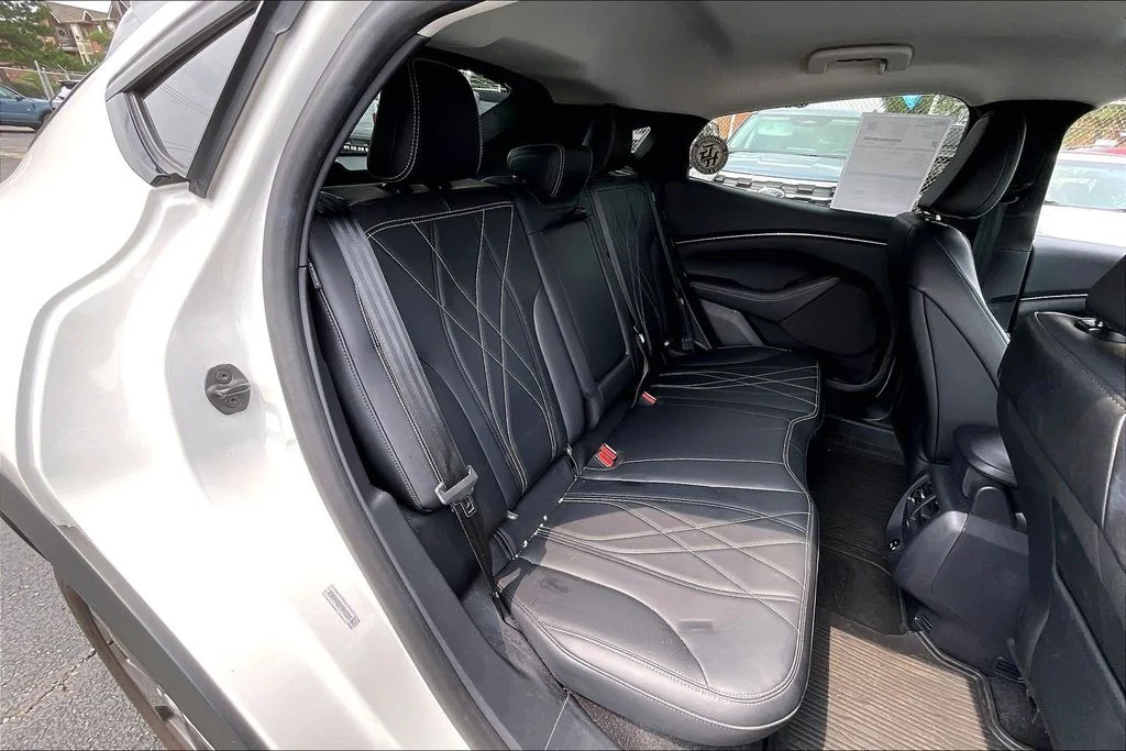 Used 2023 White Ford Select image 26