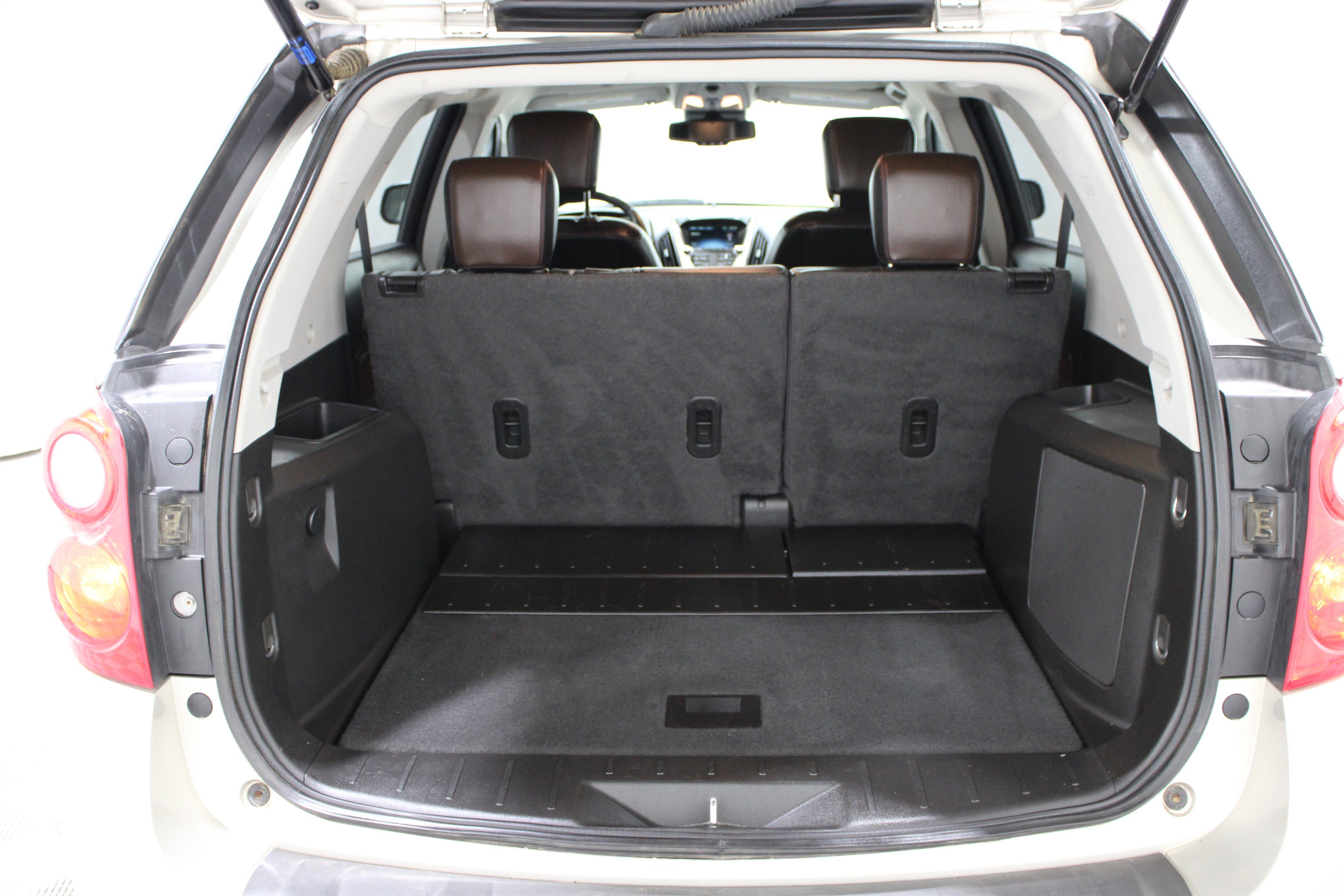 Used 2015 Champagne Silver Metallic Chevrolet LT image 23