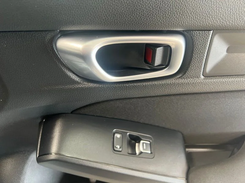 Used 2025  Honda Sport image 14
