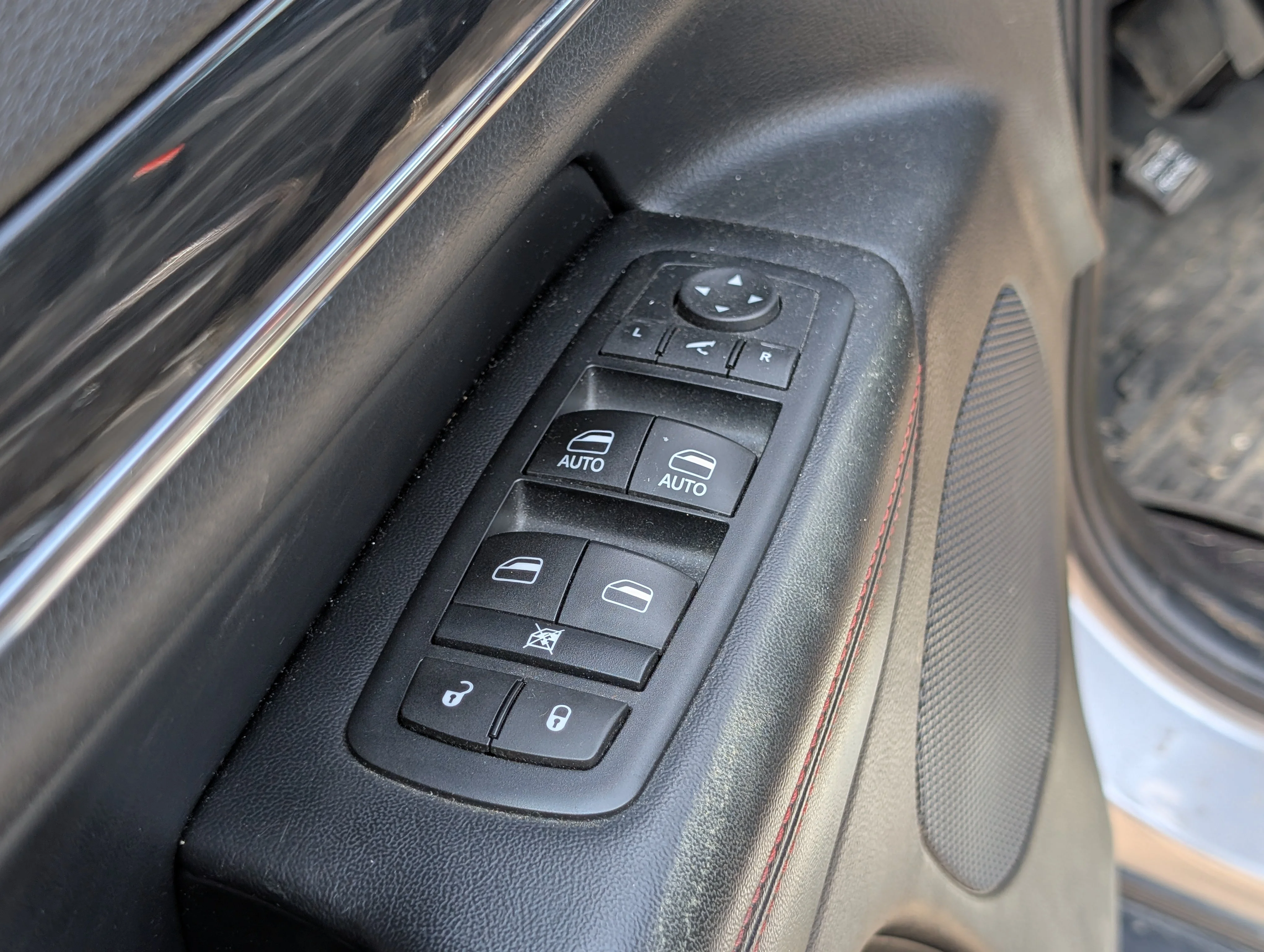 Used 2017 Billet Metallic Jeep Trailhawk image 19
