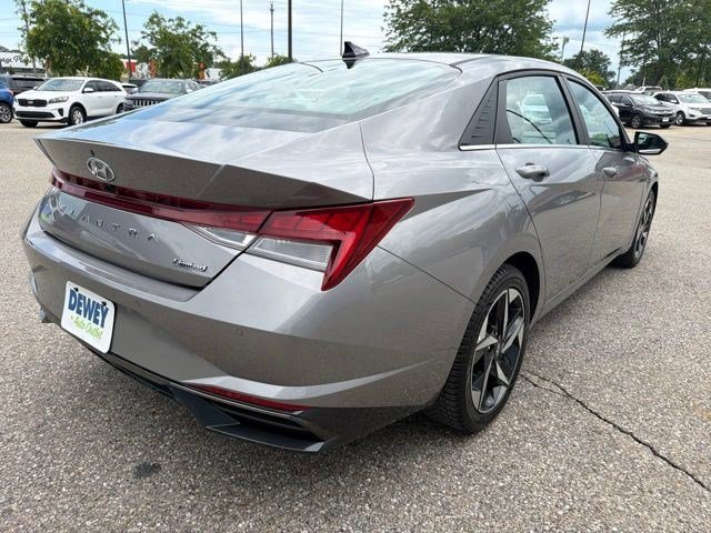 Used 2023 Fluid Metal Hyundai Limited image 5