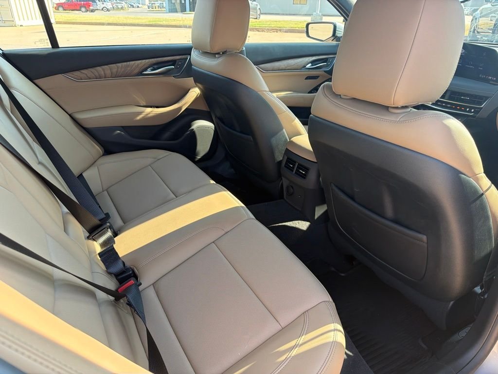Used 2025 Silver Cadillac Premium Luxury image 10