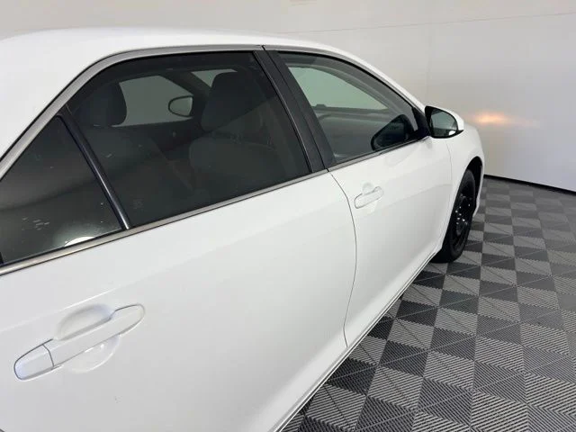 Used 2014 White Toyota LE image 9