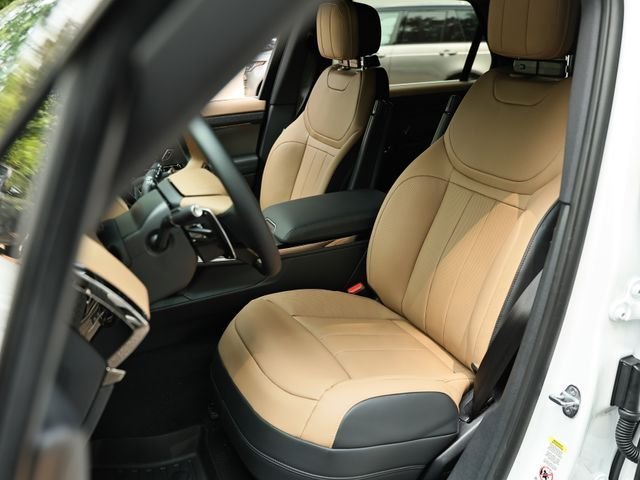 New 2026 Ostuni Pearl White LAND ROVER Dynamic SE image 26