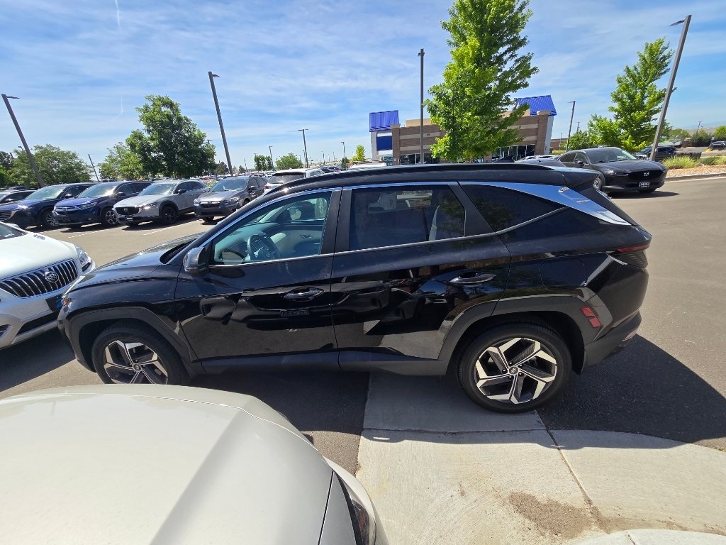 Used 2023 Phantom Black Hyundai SEL image 4