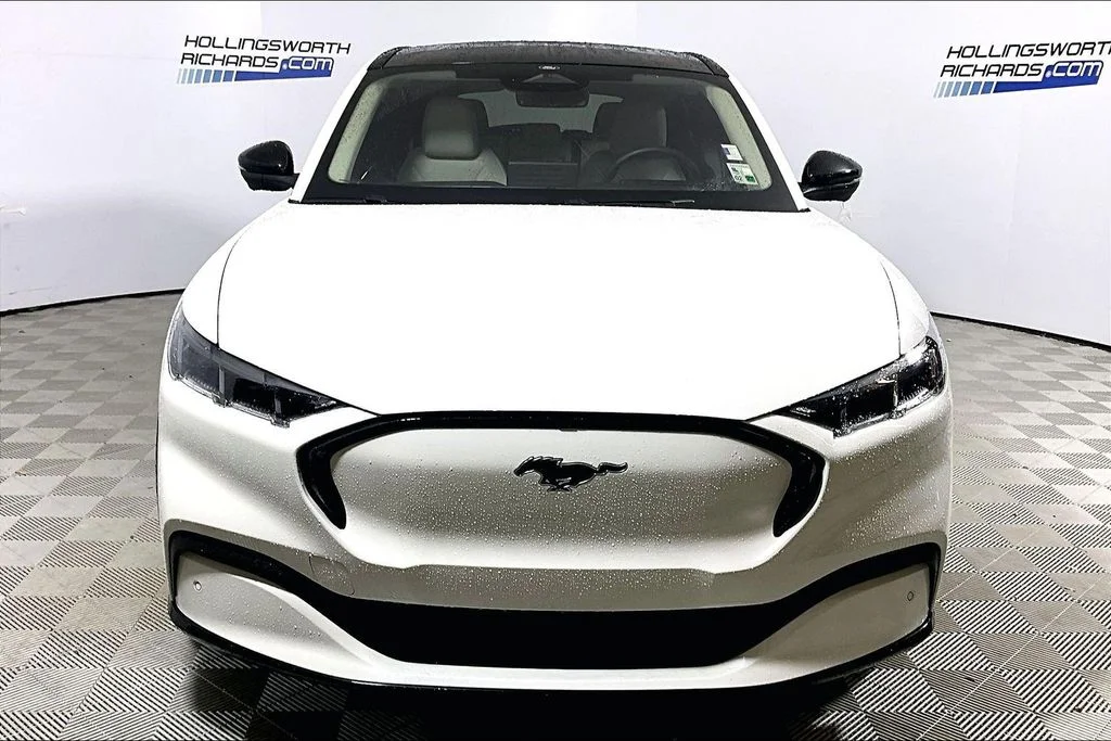 Used 2024 White Ford Premium image 2