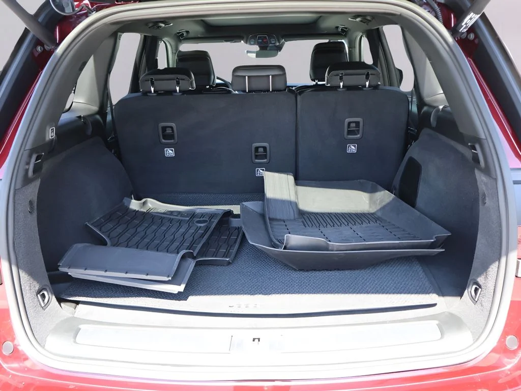 Used 2025 Velvet Jeep Summit image 17