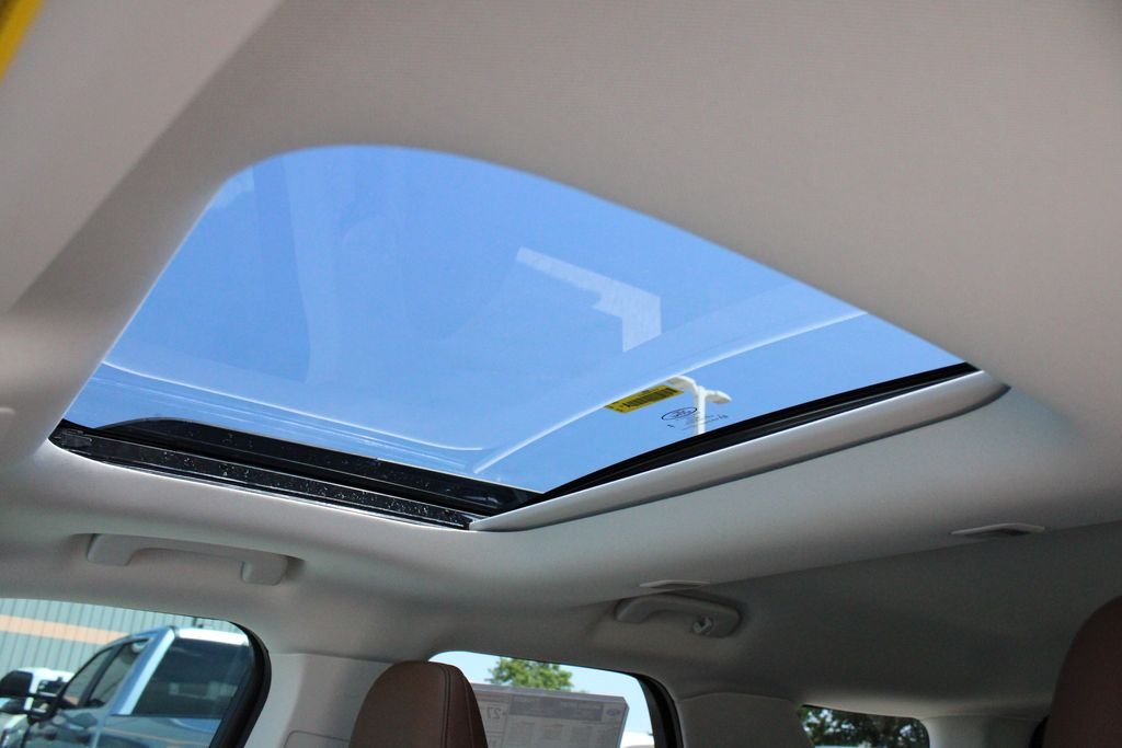 New 2026 Space White Metallic Ford Outer Banks image 6