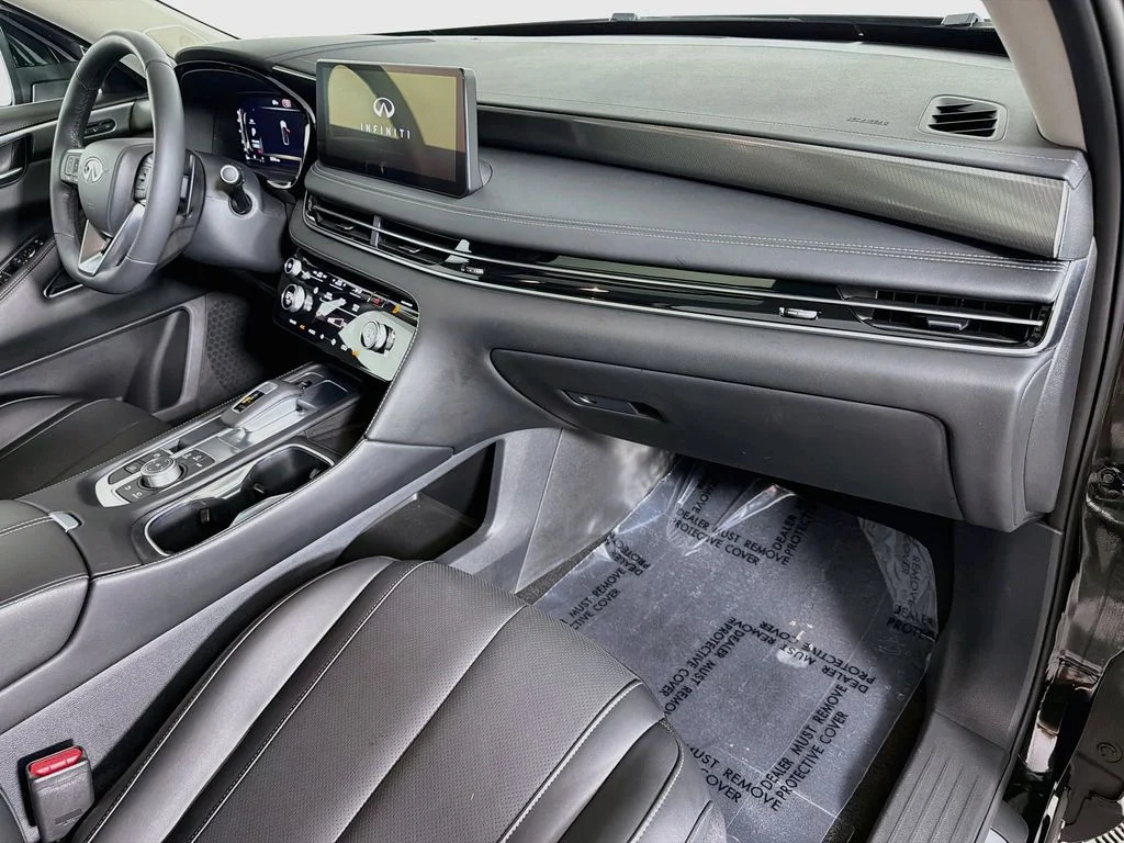 Used 2026 Black INFINITI LUXE image 32