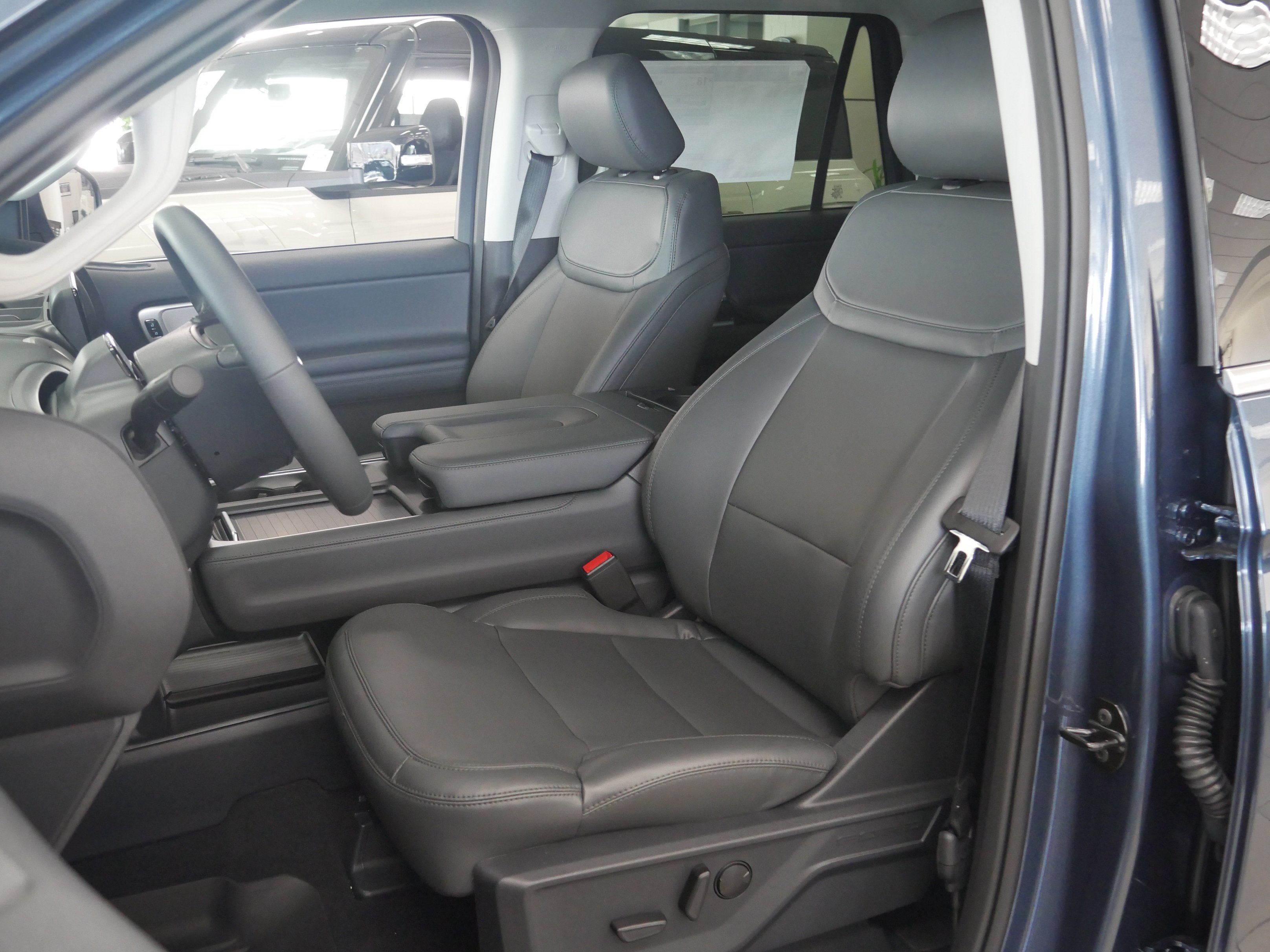New 2027 Nocturnal Blue Metallic Ford Active image 36
