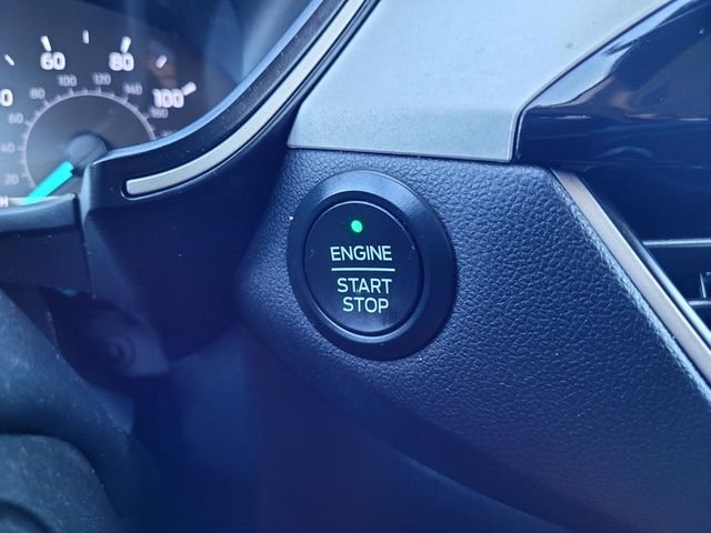 Used 2020 Silver Ford SE image 20