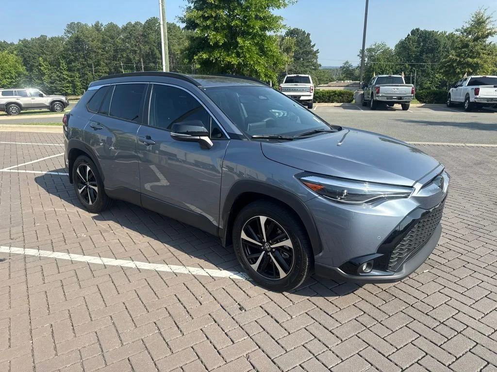 Used 2025  Toyota Hybrid XSE image 1