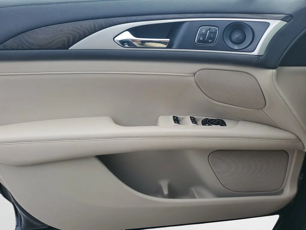 Used 2020 Blue Lincoln Reserve image 20