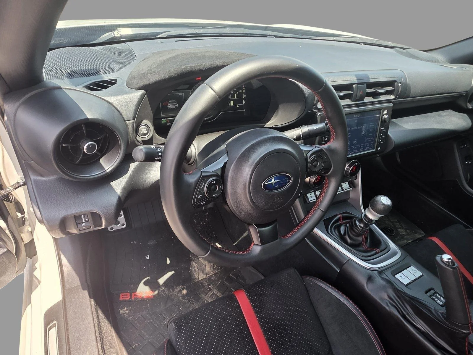 Used 2023 Crystal White Pearl Subaru Limited image 9