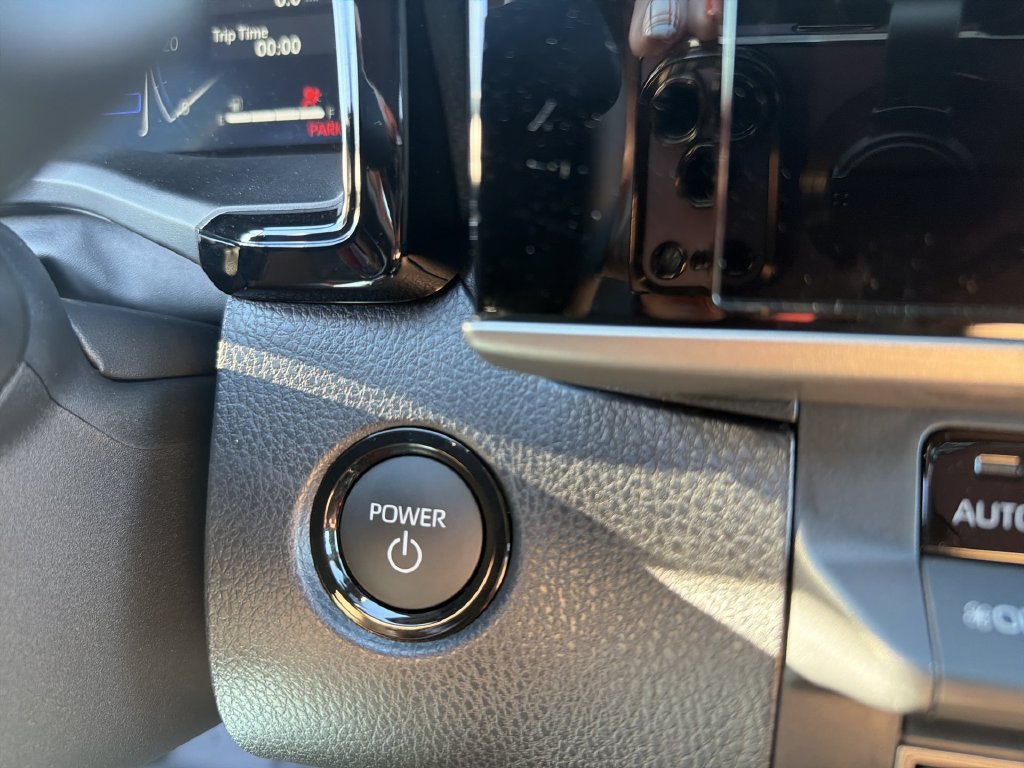 New 2026 Wind Chill Pearl with Midnight Black Metallic roof <sup>1</sup> Toyota  XSE image 15