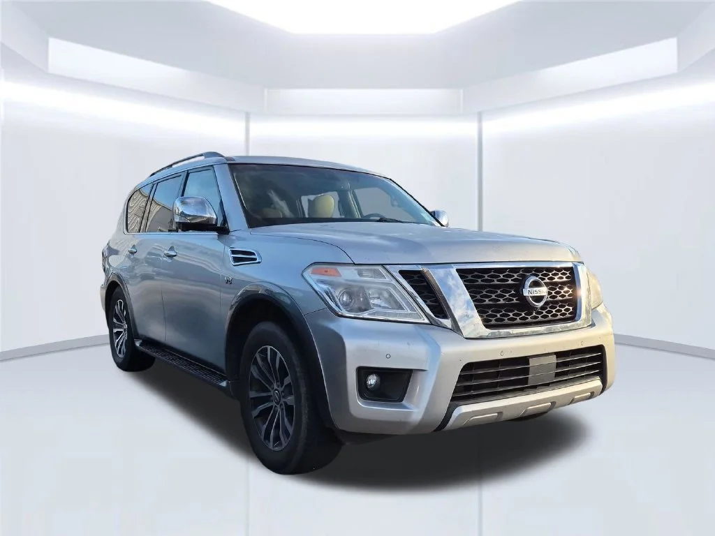 Used 2017 Silver Nissan SL image 5