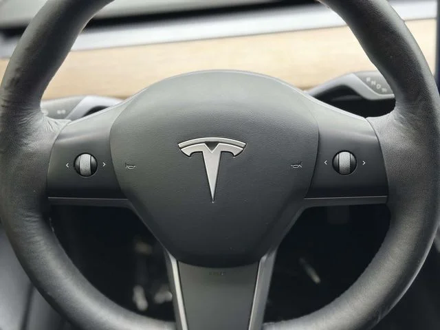 Used 2021 White Tesla Standard Range Plus image 18