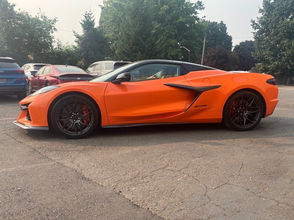 Used 2023 Orange Chevrolet Z06 image 11