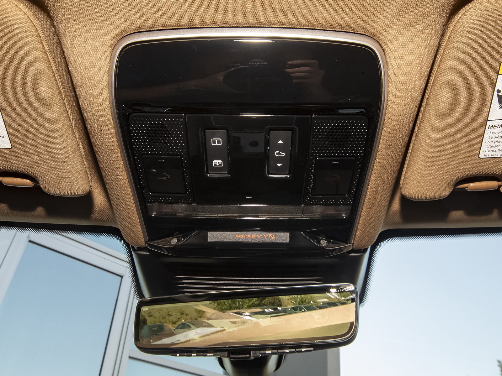 New 2026 Santorini Black Land Rover SE image 17