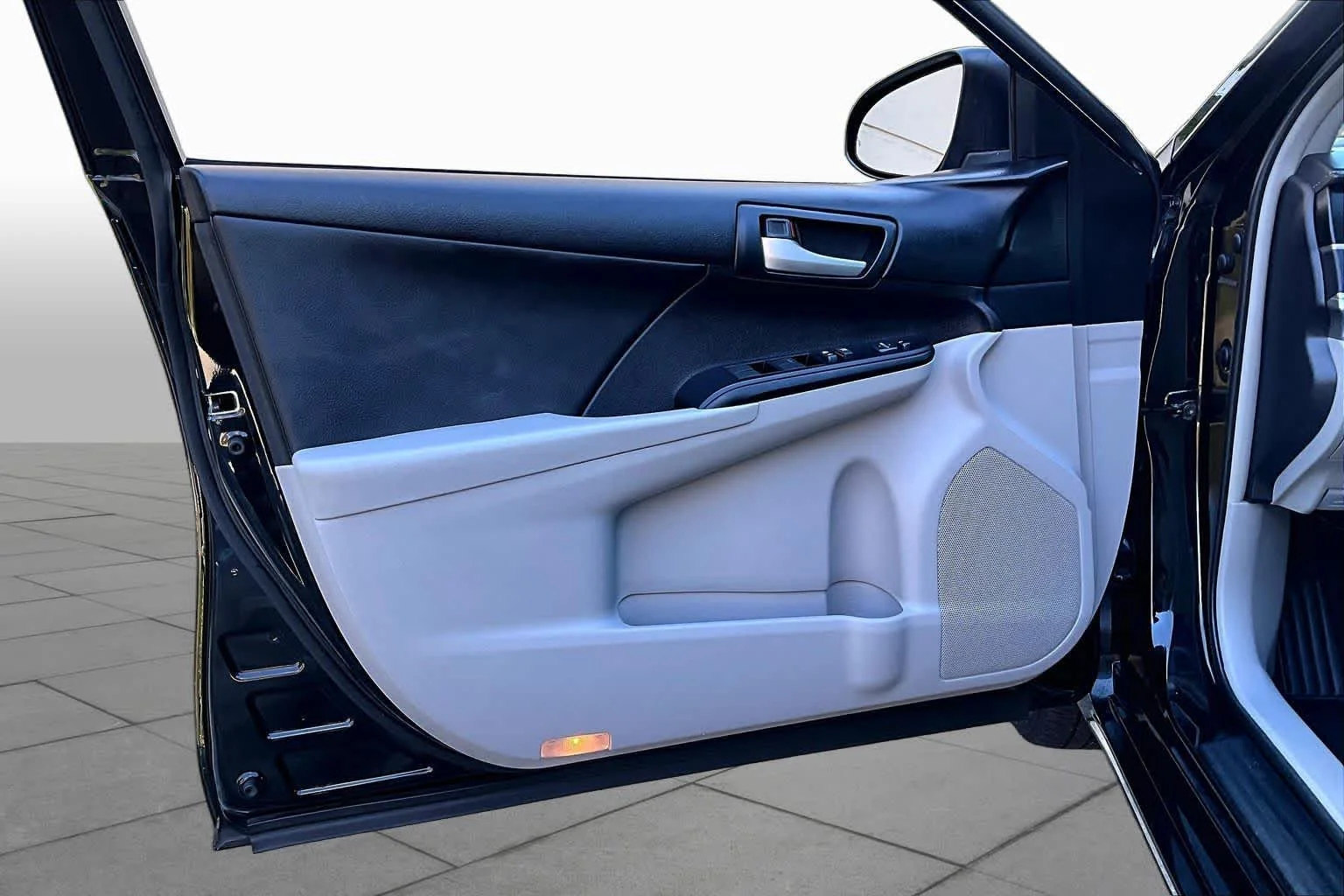Used 2014 Attitude Black Metallic Toyota LE image 21