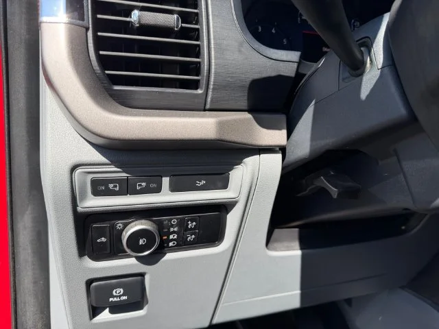 Used 2024  Ford XLT image 23