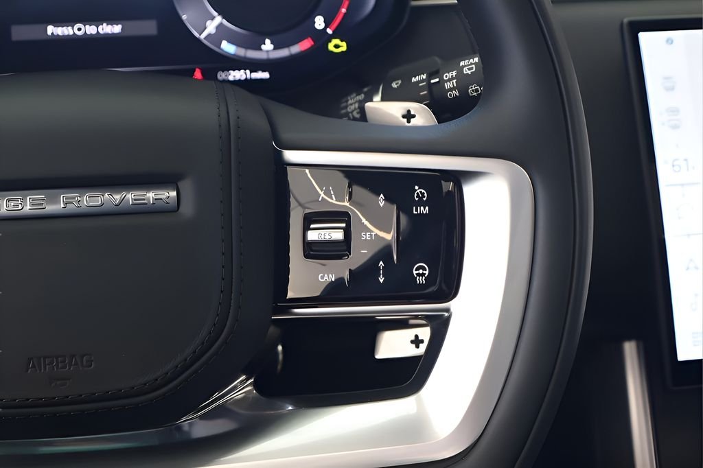 2025 Land Rover Range Rover SE - Photo 17
