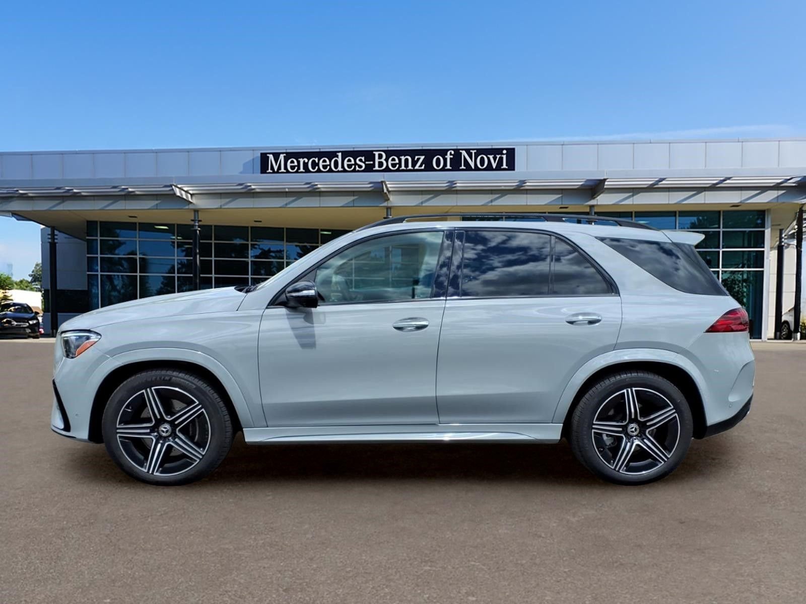 Certified Used 2025  Mercedes-Benz GLE 350 image 2