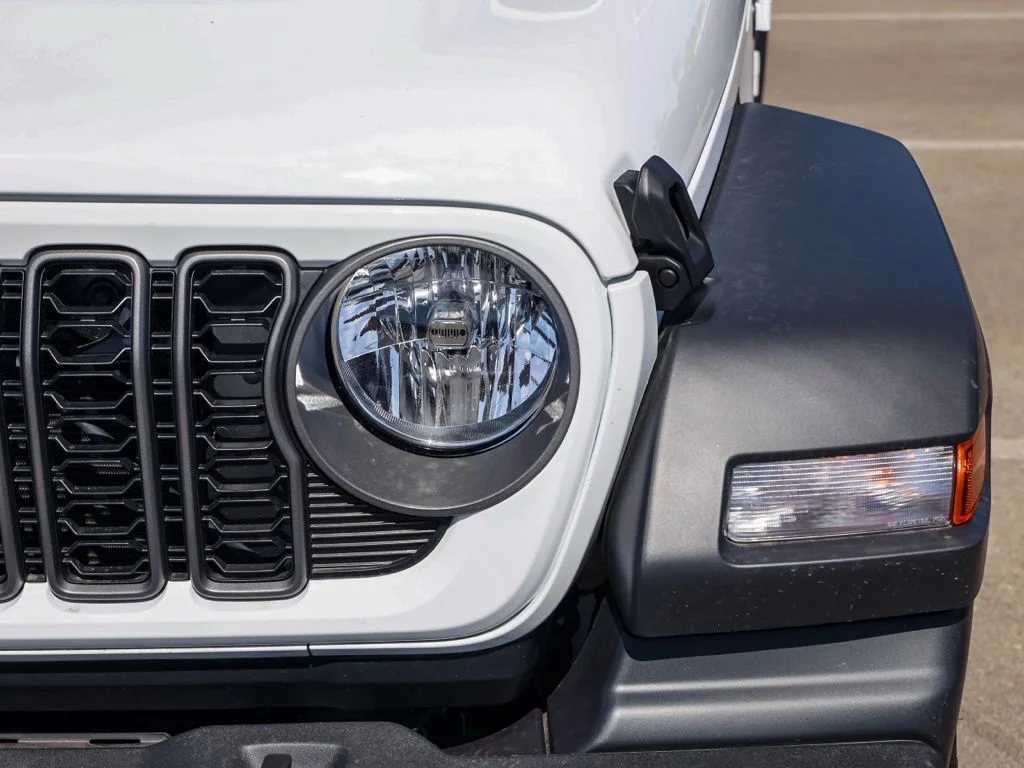 New 2026 Bright White Clear-Coat Exterior Paint RAM Big Horn Night Edition image 44