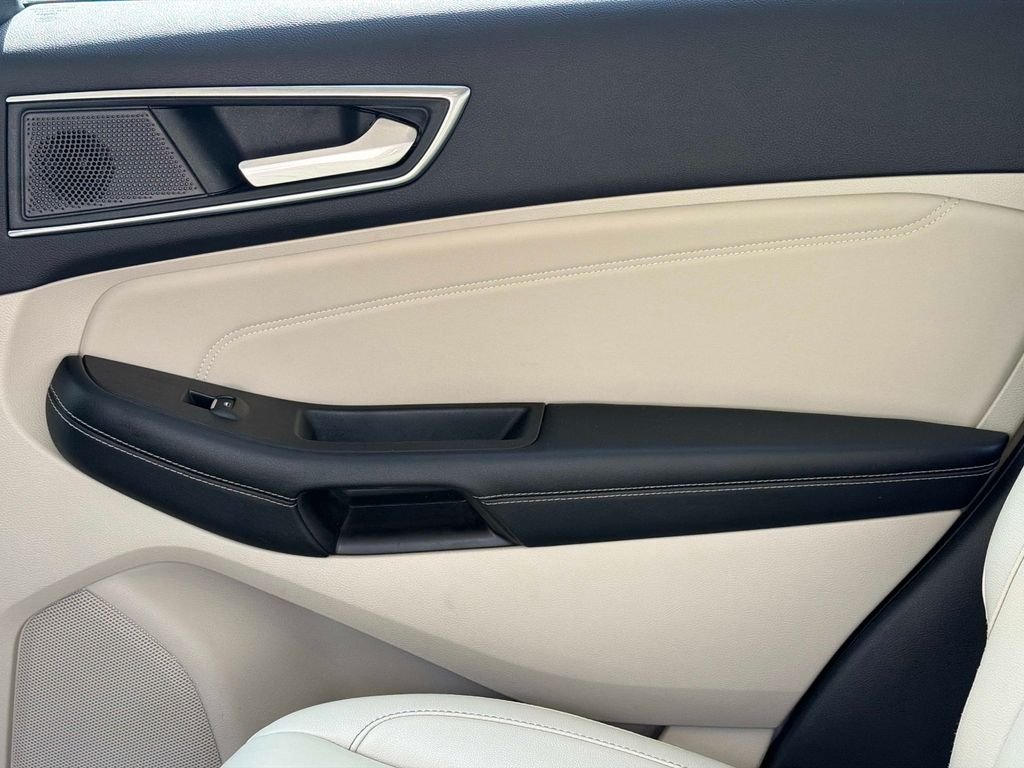 Used 2022 Silver Ford Titanium image 16