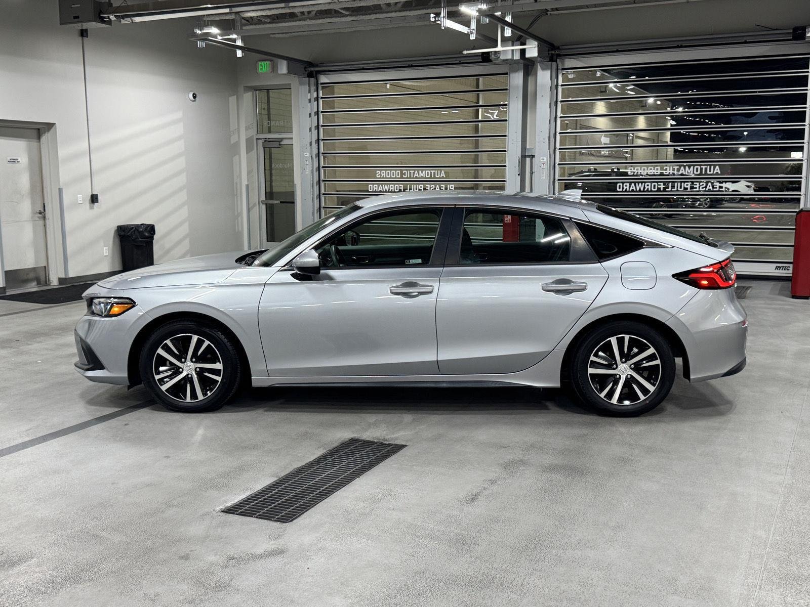 Used 2024 Lunar Silver Metallic honda LX image 6